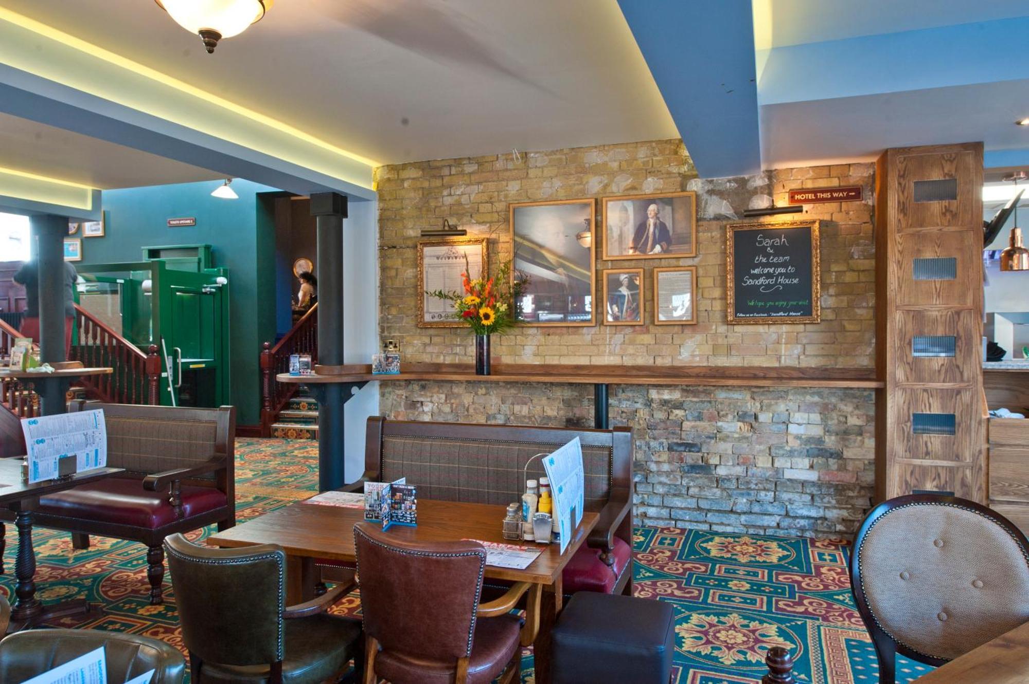 הנטיגדון Sandford House Hotel Wetherspoon מראה חיצוני תמונה