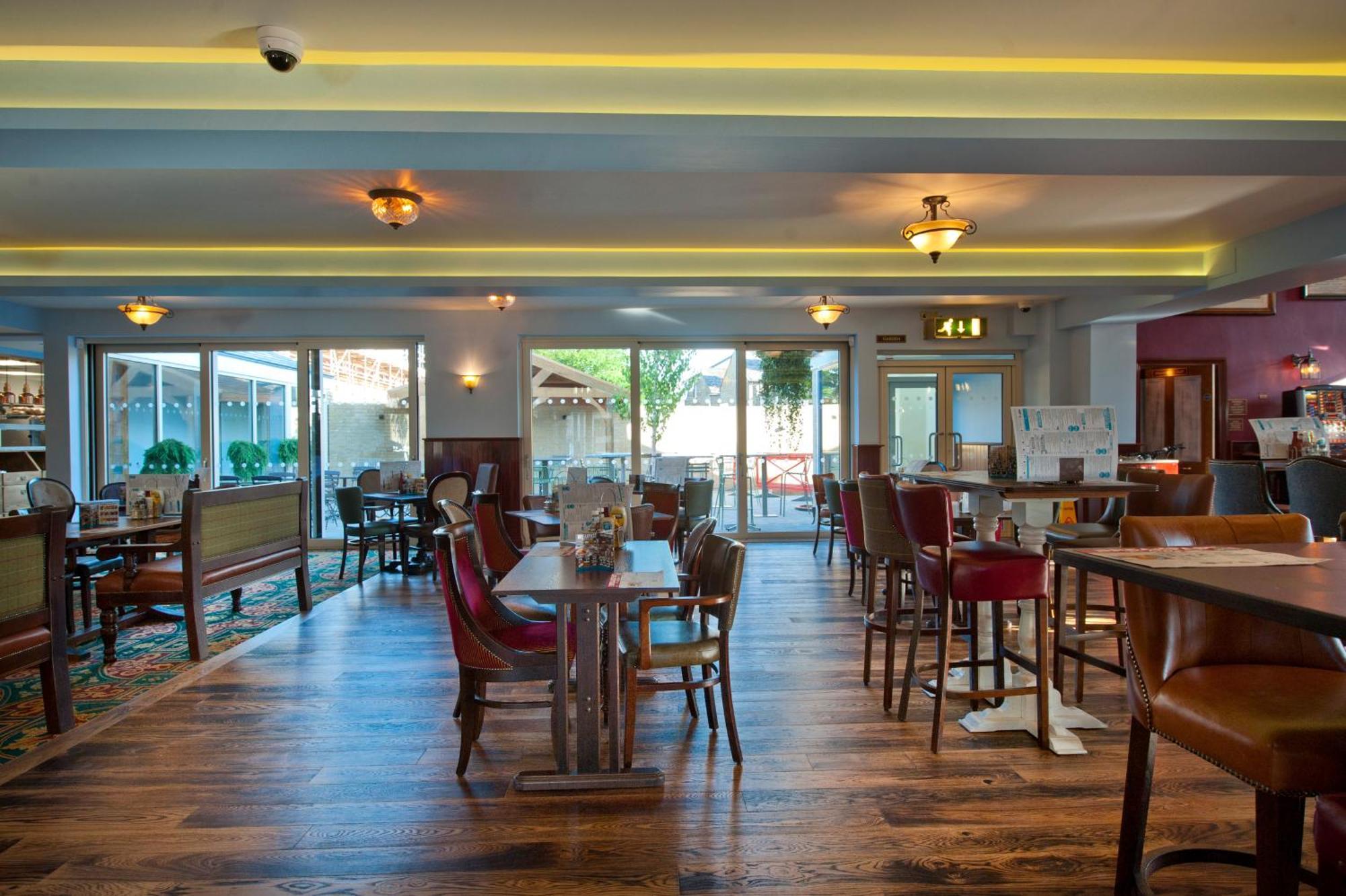 הנטיגדון Sandford House Hotel Wetherspoon מראה חיצוני תמונה
