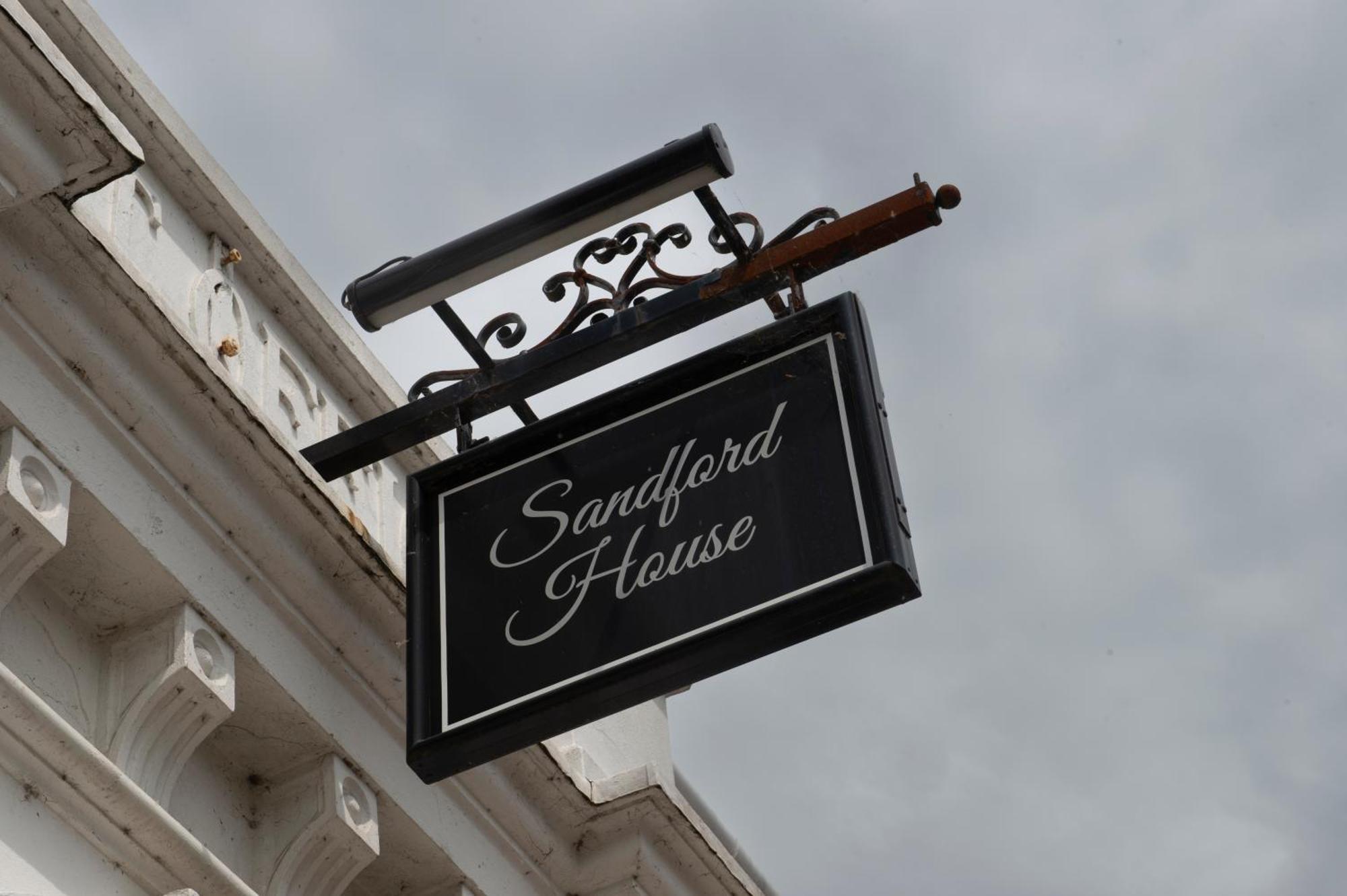 הנטיגדון Sandford House Hotel Wetherspoon מראה חיצוני תמונה