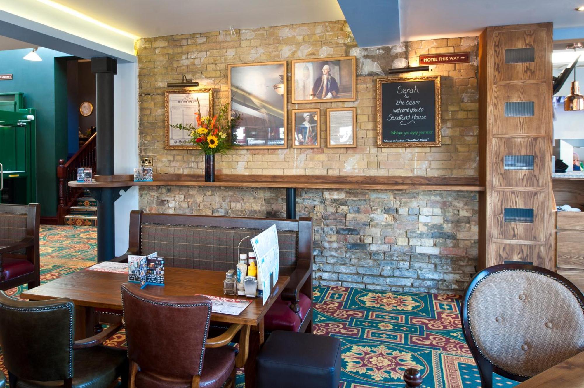 הנטיגדון Sandford House Hotel Wetherspoon מראה חיצוני תמונה